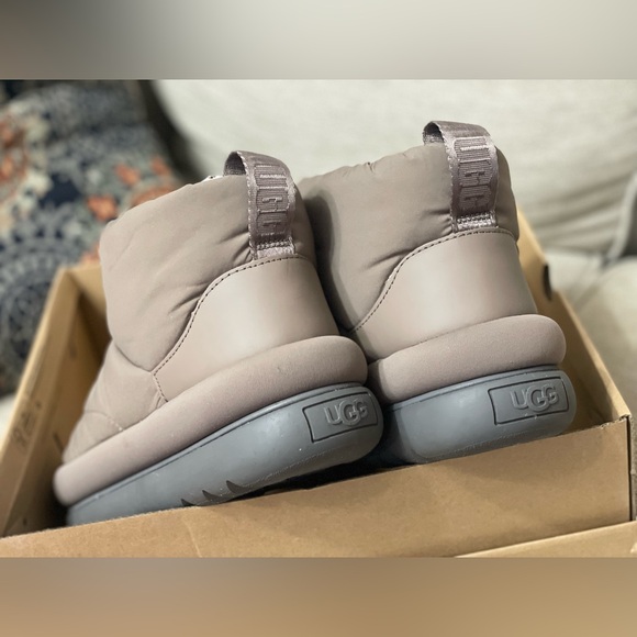 Ugg’s Classic Maxi Mini Size 10 - Picture 1 of 6